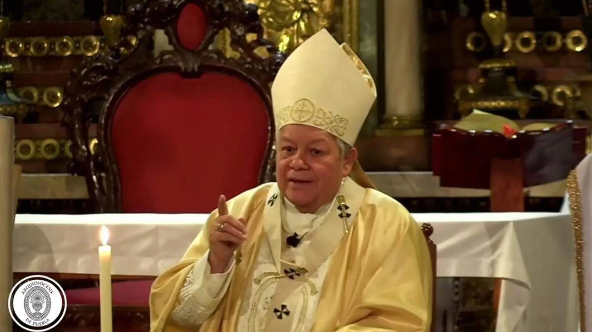 Monseñor Víctor Sánchez Espinosa presidió la solemne Misa de Gallo en la catedral angelopolitana para iniciar el 2025